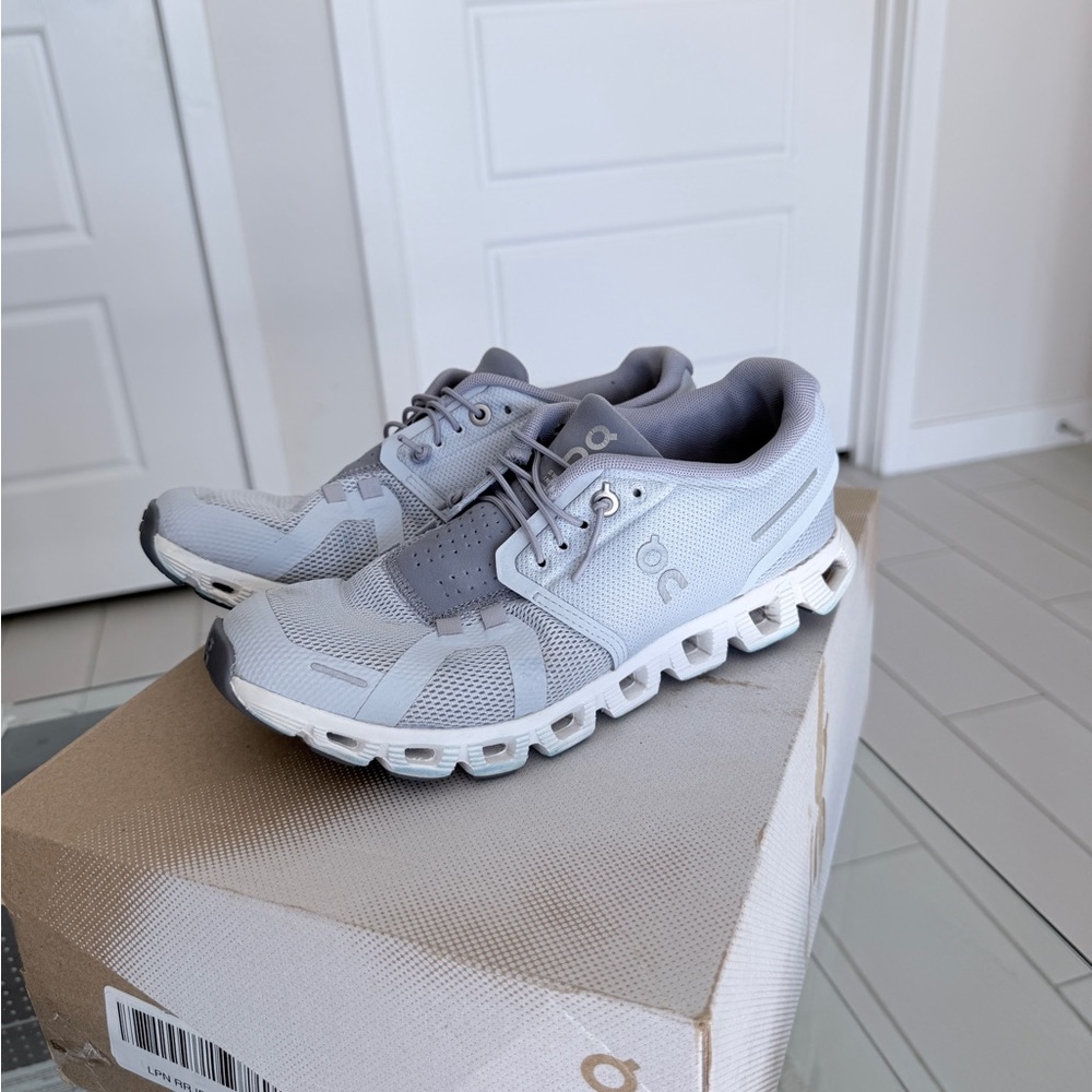 On Woman’s Cloud 5 Running Sneakers Heather Fossil